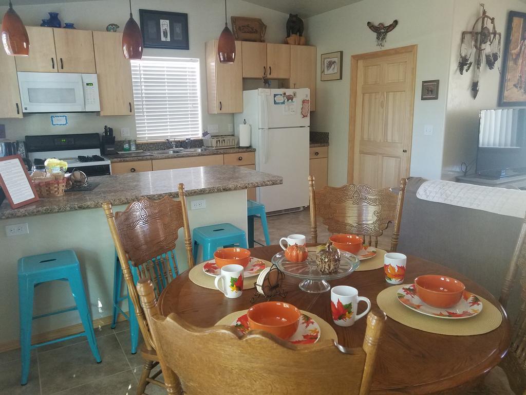 Grizzly Roadhouse Bed And Breakfast Cortez Exterior foto